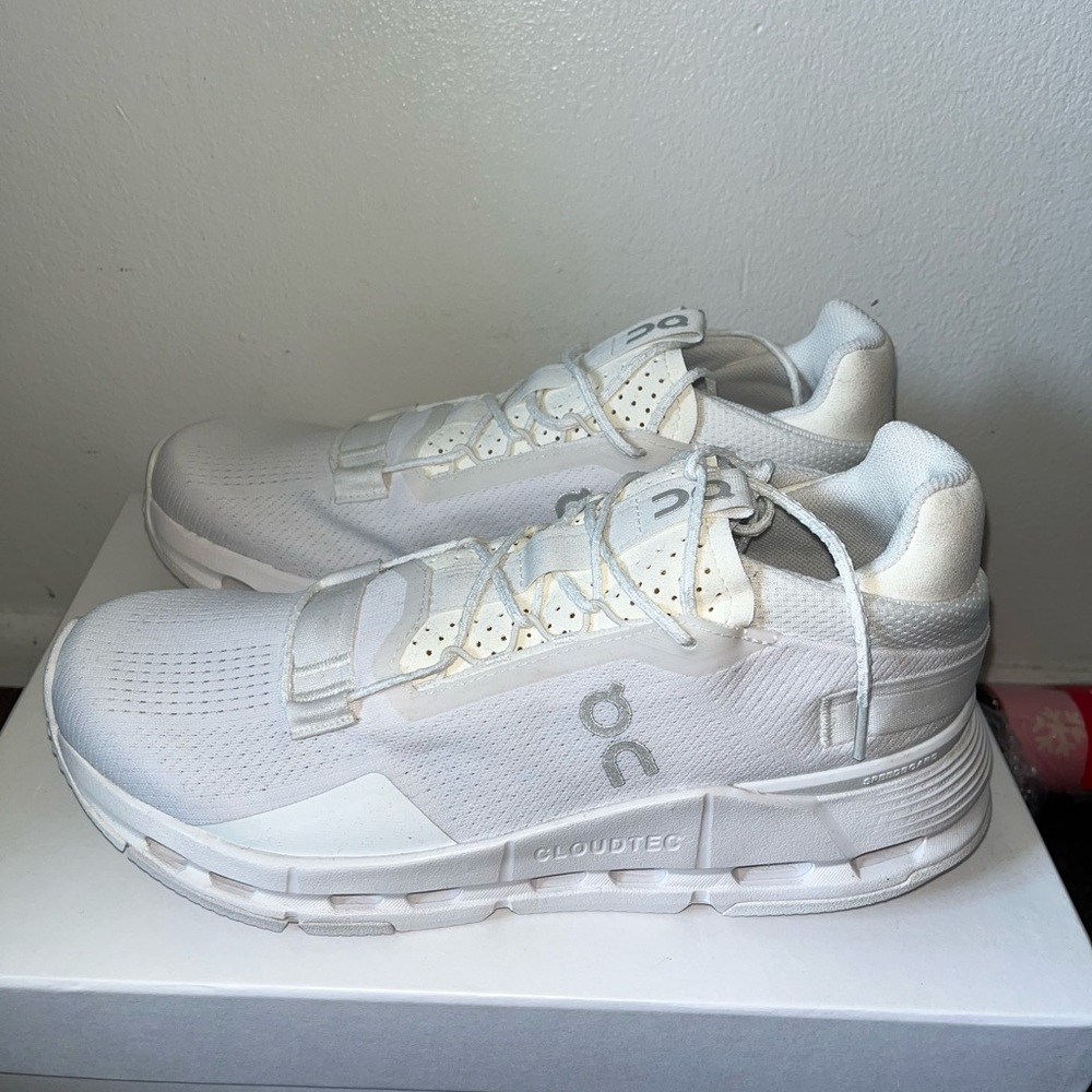 On Running Cloudtec White Athletic Shoes Women’s size 8, basically new
